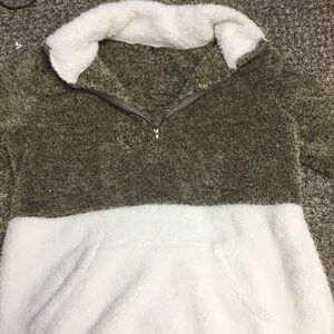 fluffy jacket•green and white•